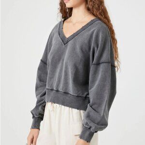 Forever 21 Black V-Neck Cropped Pullover Sweatshirt